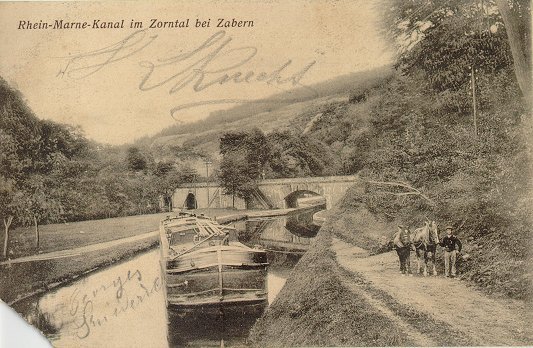 Péniche attelée