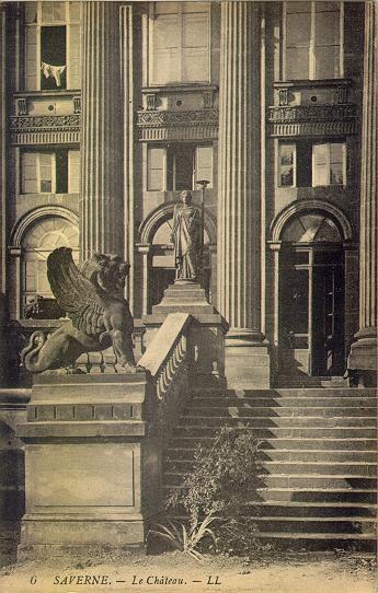 Castle, statues